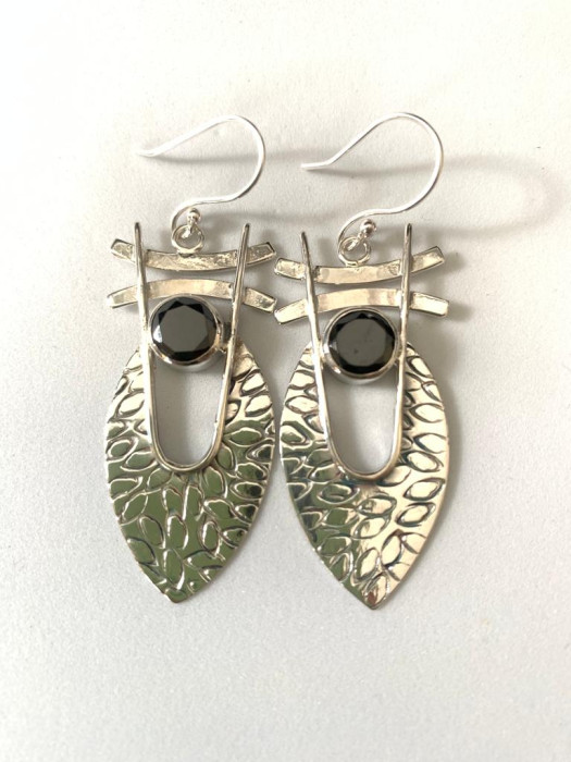 Picture of black onix earring